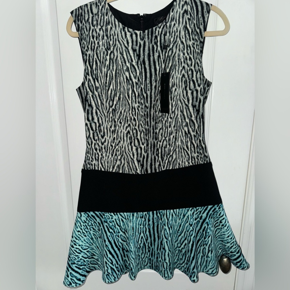 NWT BCBG MaxAzria Lillian Sleeveless Two Tone Animal Print Cocktail Dress Size 4